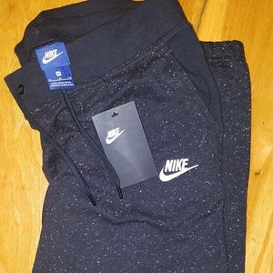 Nike joggers <Black w/ multicolor>